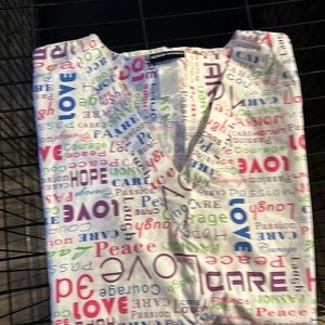 Scrub top 2x love print